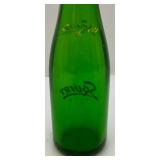 Vintage Sunny Soda Pop Holder With Vintage 7UP & Squirt Bottles