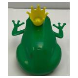 Vintage Kohler Plastic Wind Up Frog King (Works) No Key 3"