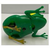 Vintage Kohler Plastic Wind Up Frog King (Works) No Key 3"
