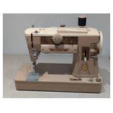 SINGER VINTAGE SOWING MACHINE W/ FOOT PEDDLE