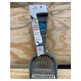 Deluxe Kitty Litter Scooper and "A spoiled cat lives here" Decoration