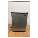 Sanyo SR-2570M Mini Fridge with Freezer Compartment
