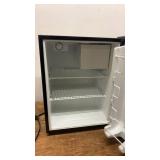 Sanyo SR-2570M Mini Fridge with Freezer Compartment