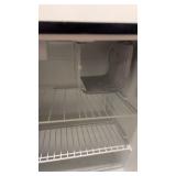 Sanyo SR-2570M Mini Fridge with Freezer Compartment