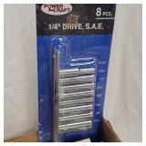 4" Grinder "Like New" and 1/4" Drive Deed Well Socket Set