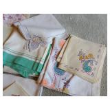 Embroidered Napkins, Table Linens, Vintage Table Cloths
