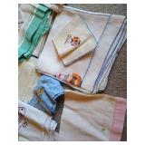 Embroidered Napkins, Table Linens, Vintage Table Cloths
