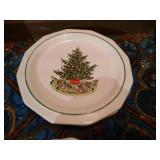 Pfaltzgraff Christmas Heritage Dishes - (16) Plates