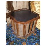 Magnavox End Table w/ Pullout Turn Table & Working Radio