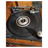 Magnavox End Table w/ Pullout Turn Table & Working Radio