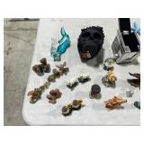 DECORATIVE FIGURINES