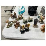 DECORATIVE FIGURINES