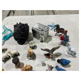 DECORATIVE FIGURINES