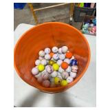 1/2 OF A 5 GALLON BUCKET OF VARIOUS GOLF BALLS