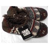 Mukluks Slippers size M...