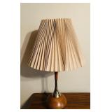 Gorgeous Vintage Table Lamp with Wood and Metal Base