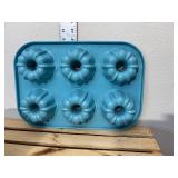 7 Pieces Bakeware 2 Wilton Jumbo Muffin Tin, Wilton perfect performance angel food cake pan, Pampered Cheff Baby Blue Enamel Mini Bunt Pan