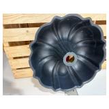 7 Pieces Bakeware 2 Wilton Jumbo Muffin Tin, Wilton perfect performance angel food cake pan, Pampered Cheff Baby Blue Enamel Mini Bunt Pan