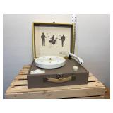 Vintage Lionel spear tone, portable electric record player photograph model 44000 style 604