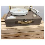 Vintage Lionel spear tone, portable electric record player photograph model 44000 style 604