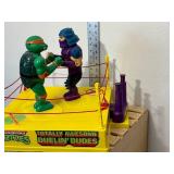 Incredible working condition vintage Remco, Teenage Mutant Ninja Turtles totally awesome Doolin DUELIN‘ dudes with shredder and Michelangelo.