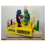 Incredible working condition vintage Remco, Teenage Mutant Ninja Turtles totally awesome Doolin DUELIN‘ dudes with shredder and Michelangelo.