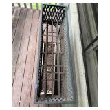 Metal Plant Stand with Lattice Design and Planter