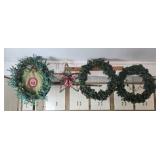 Set of 3 Holiday Wreaths with Lights and Decorative Star