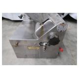 COMMERCIAL MEAT SLICER