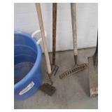 18 GAL BLUE BUCKET WITH GARDEN TOOLS