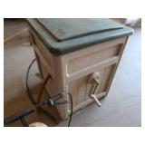 SUNCAST HOSE DECK BOX AND SPRAYER