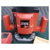 SKIL PLUNGE ROUTER WITH CARBIDE SETS
