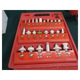 SKIL PLUNGE ROUTER WITH CARBIDE SETS