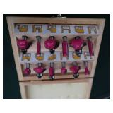 SKIL PLUNGE ROUTER WITH CARBIDE SETS