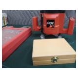 SKIL PLUNGE ROUTER WITH CARBIDE SETS