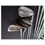 SET OF GOLF CLUBS W/ LEATHER GOLF BAG