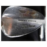 SET OF GOLF CLUBS W/ LEATHER GOLF BAG