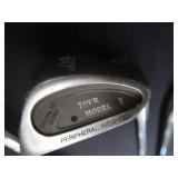 SET OF GOLF CLUBS W/ LEATHER GOLF BAG