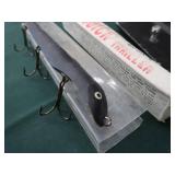 MUSKIE LURE AND TROLLING MOTOR MOUNT