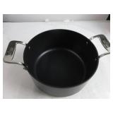 All-Clad Essentials Nonstick Cookware (4 Quart Stock Pot with Glass Lid) HAS WATER MARKS, LID IS A BIT WOBBLY, USED