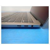 Apple MacBookPro15,2 A1989 MR9Q2LL/A BTO // INTEL CORE I7-8559U 2.6 Ghz // 16GB LPDDR3 SDRAM // 251GB SSD // 13.3" screen with 2560 x 1600 HD Resolution // Includes power adapter and IOS // Minor keym