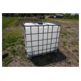 Pallet Mounted 275 Gallon Liquid Storage Poly Tank