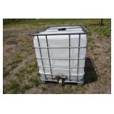 Pallet Mounted 275 Gallon Liquid Storage Poly Tank