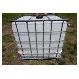 Pallet Mounted 275 Gallon Liquid Storage Poly Tank