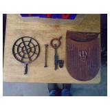 Sight from gun mount in leather case approx. 5. As shown.