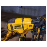 DeWalt® 20V Cordless 16 Gauge Finish Nailer DCN660 with DeWalt 20V 4Ah Lithium Ion Battery