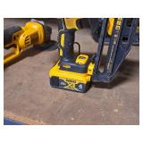DeWalt® 20V Cordless 16 Gauge Finish Nailer DCN660 with DeWalt 20V 4Ah Lithium Ion Battery