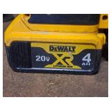 DeWalt® 20V Cordless 16 Gauge Finish Nailer DCN660 with DeWalt 20V 4Ah Lithium Ion Battery