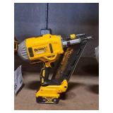 DeWalt® 20V Cordless Paper-Tape Framing Nailer | 30-34 degree | 2" to 3-1/2" x .113 to .131" DCN692 with DeWalt 20V 5Ah Lithium Ion Battery