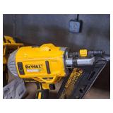 DeWalt® 20V Cordless Paper-Tape Framing Nailer | 30-34 degree | 2" to 3-1/2" x .113 to .131" DCN692 with DeWalt 20V 5Ah Lithium Ion Battery